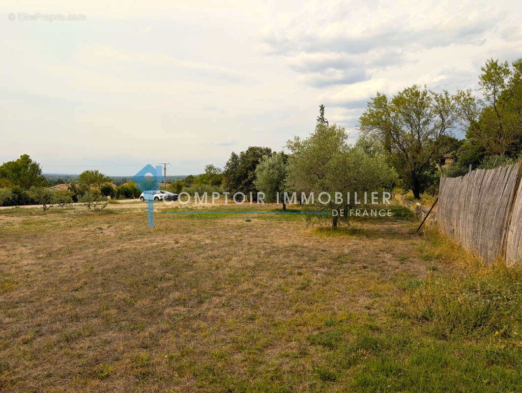 Terrain à LAGNES