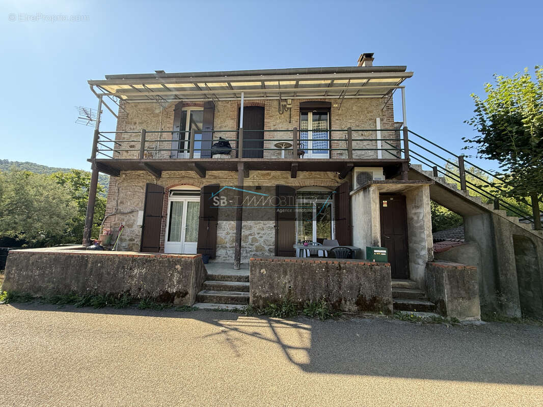 Maison à MEYRANNES