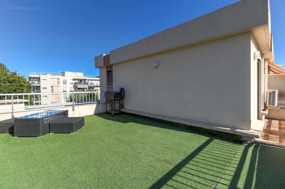 Appartement à SAINT-LAURENT-DU-VAR