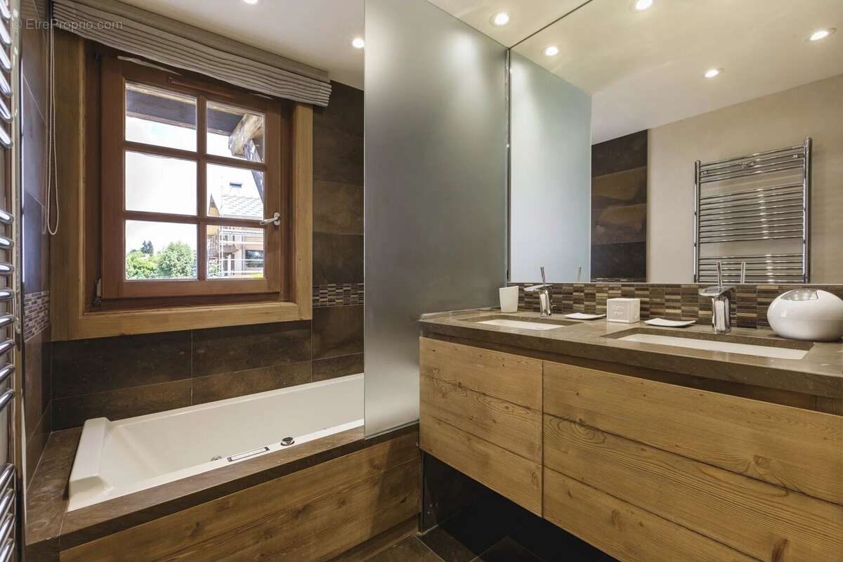 Maison à DEMI-QUARTIER