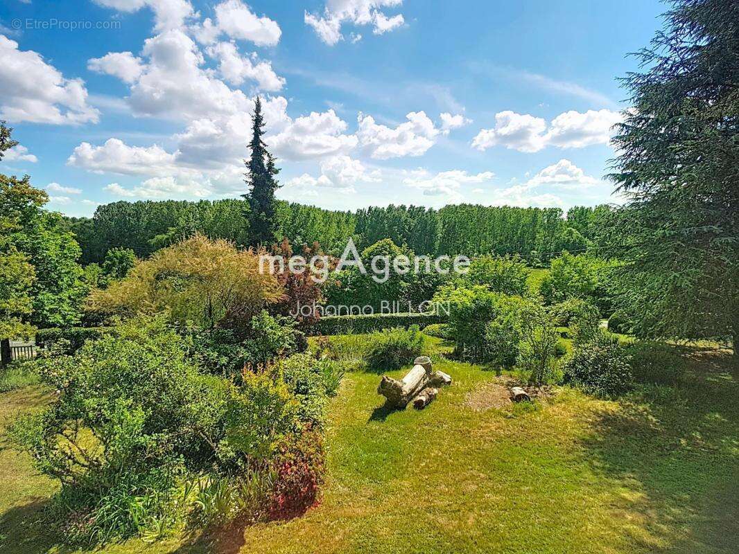 Belle maison familiale avec vie de plain-pied et toiture en ardoise naturelle !! - photo 13