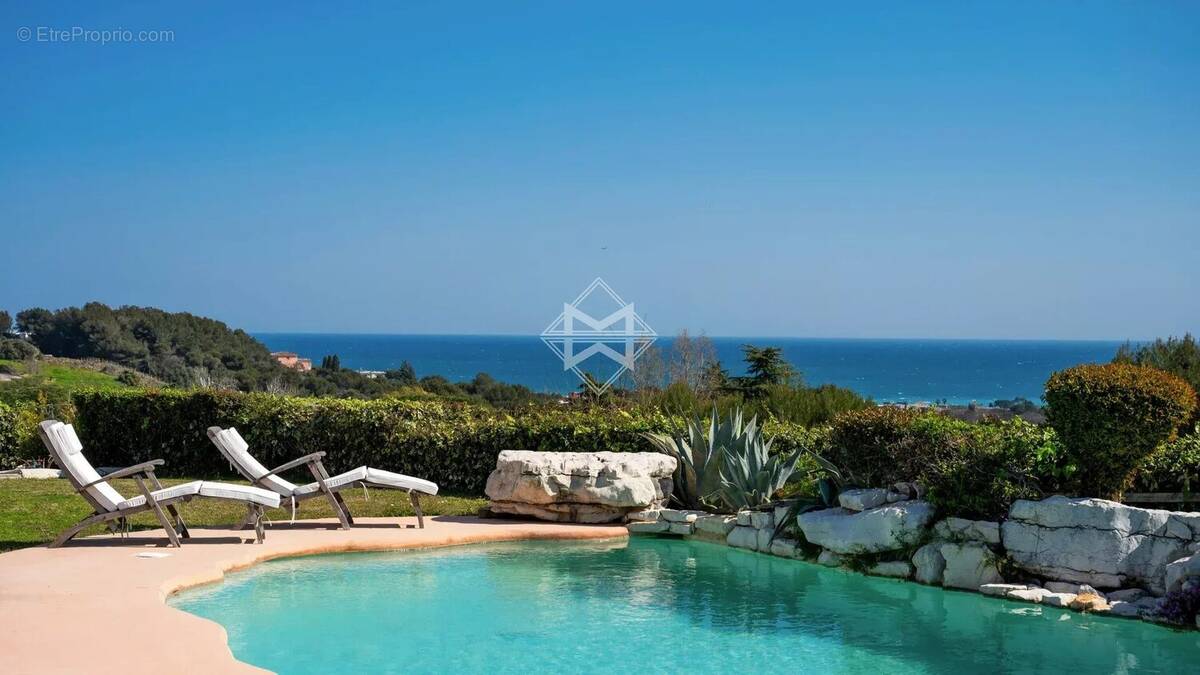 Maison à VILLENEUVE-LOUBET