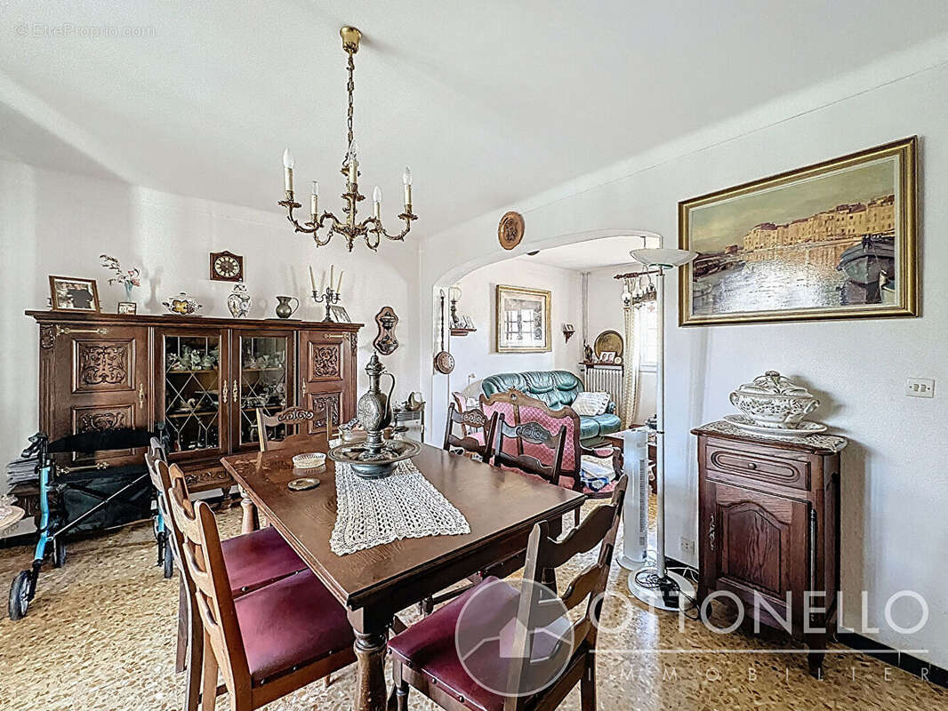 Maison à ROQUEBRUNE-SUR-ARGENS