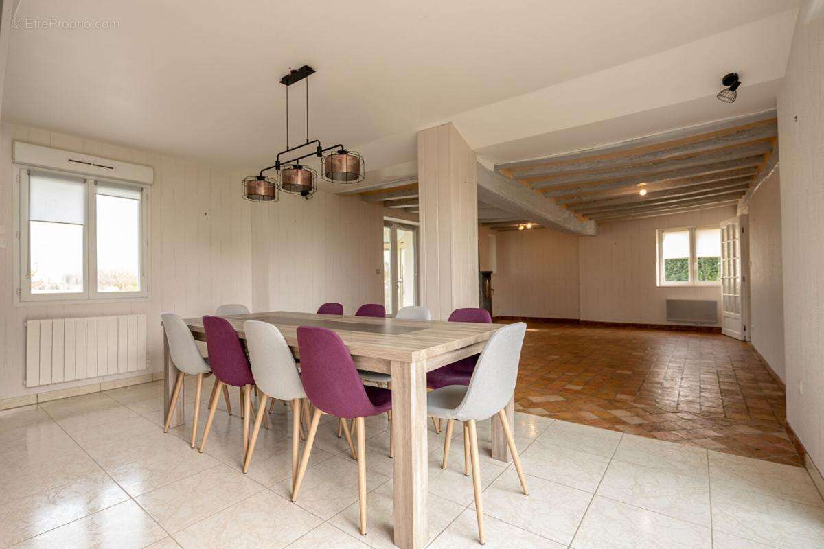 Maison à PRUNAY-CASSEREAU