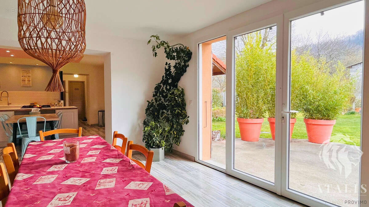 Maison à SAINT-JUST-DE-CLAIX