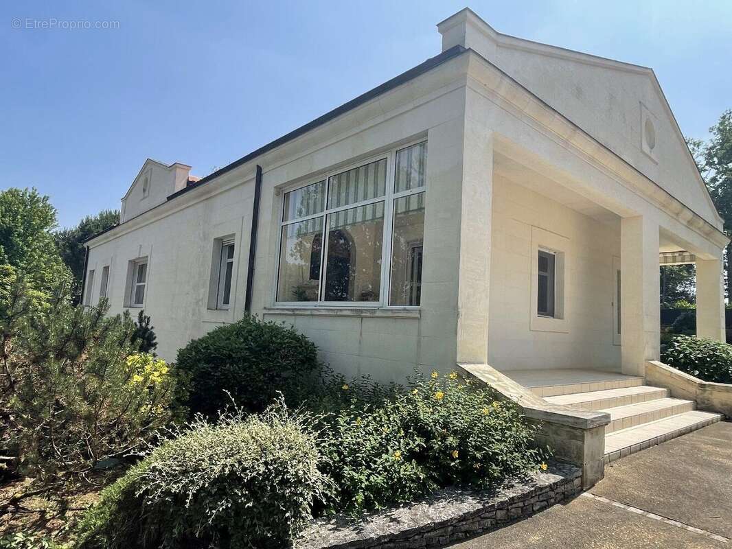 Maison à TERRASSON-LAVILLEDIEU