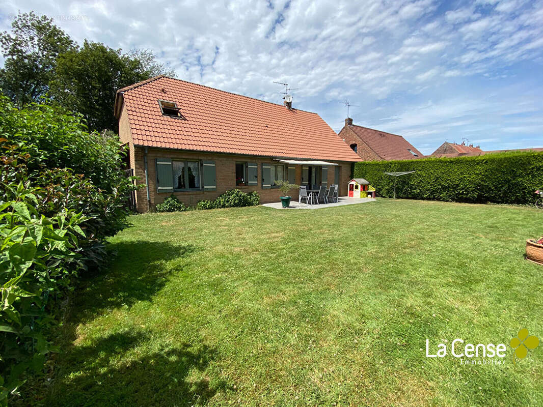 Maison à PERONNE-EN-MELANTOIS