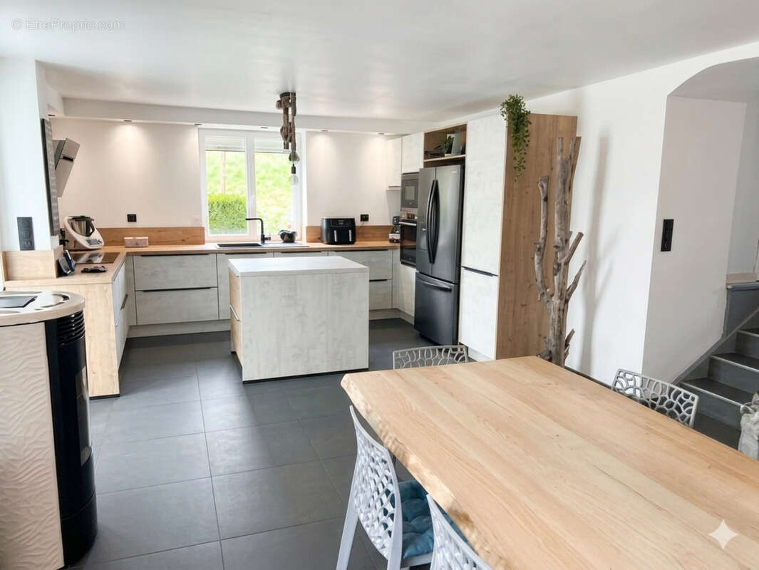 Maison 5 pièces de 102m2, dont 3 chambres et jardin - photo 2