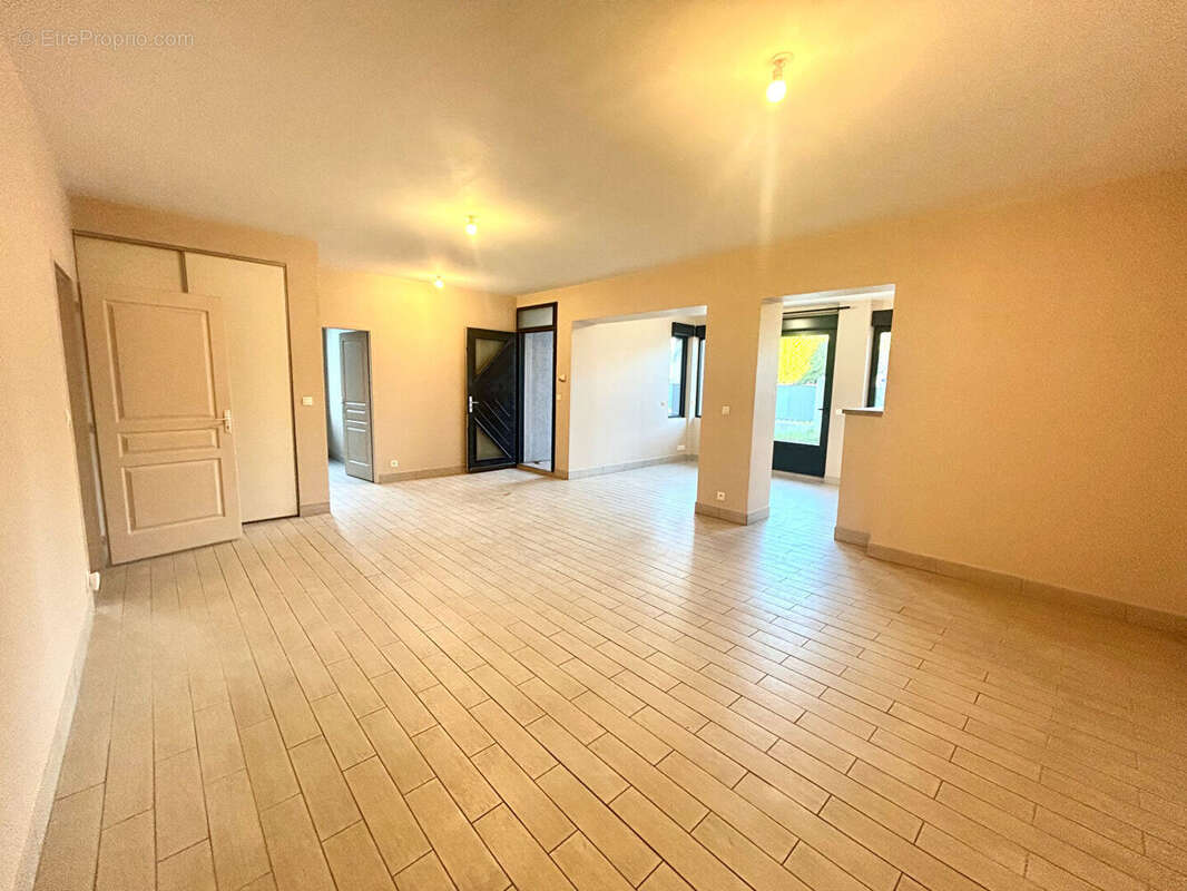 Appartement à FOURAS
