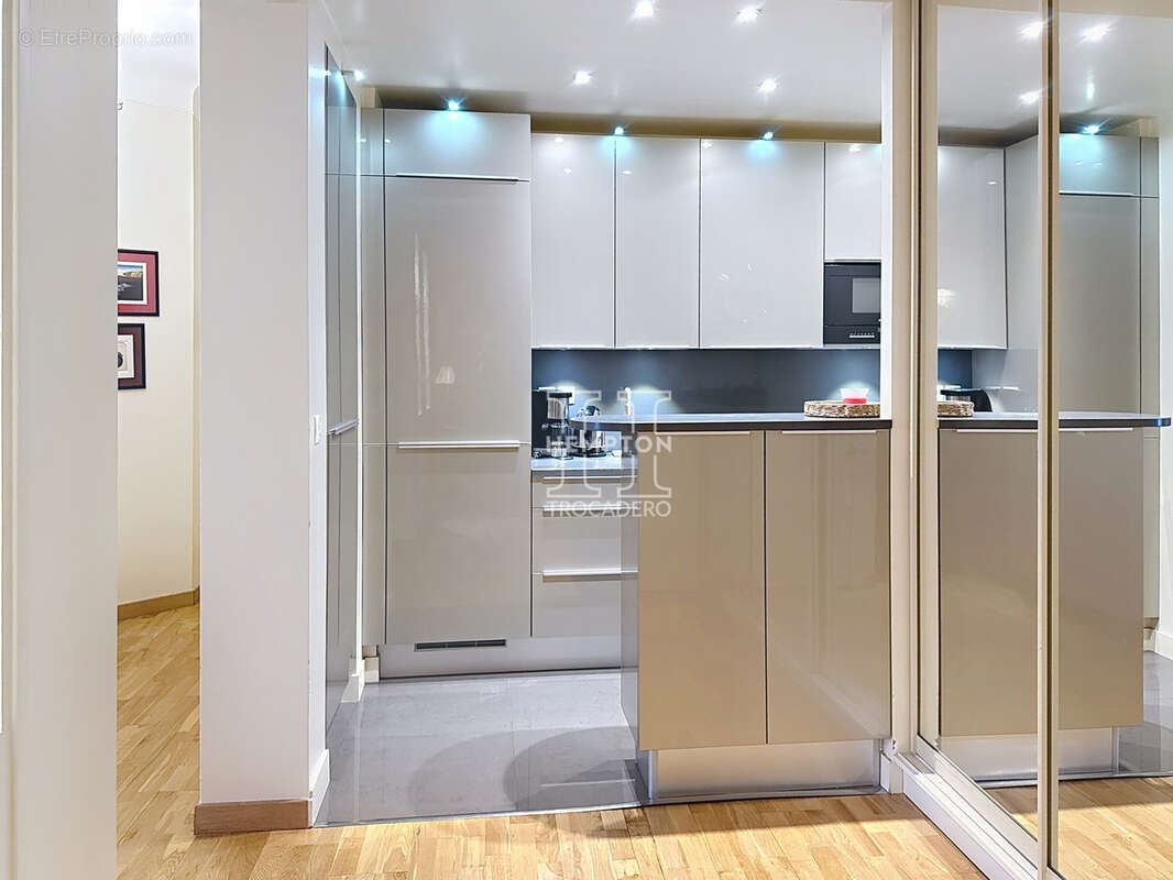 Appartement à PARIS-8E