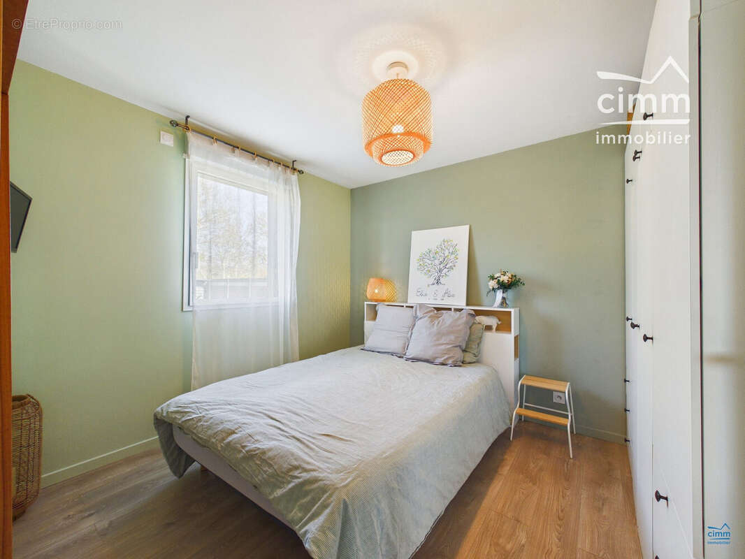 Maison à LONGUE-JUMELLES