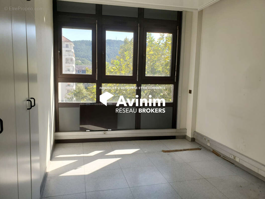 Commerce 135 m² à Annecy  - photo 4