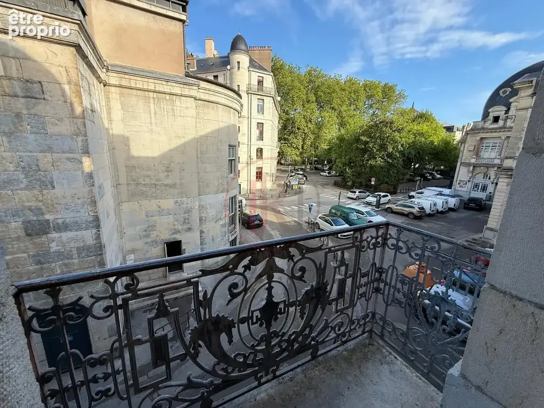Appartement T4 avec balcon de 125 m2 au centre ville de Besançon - photo 7