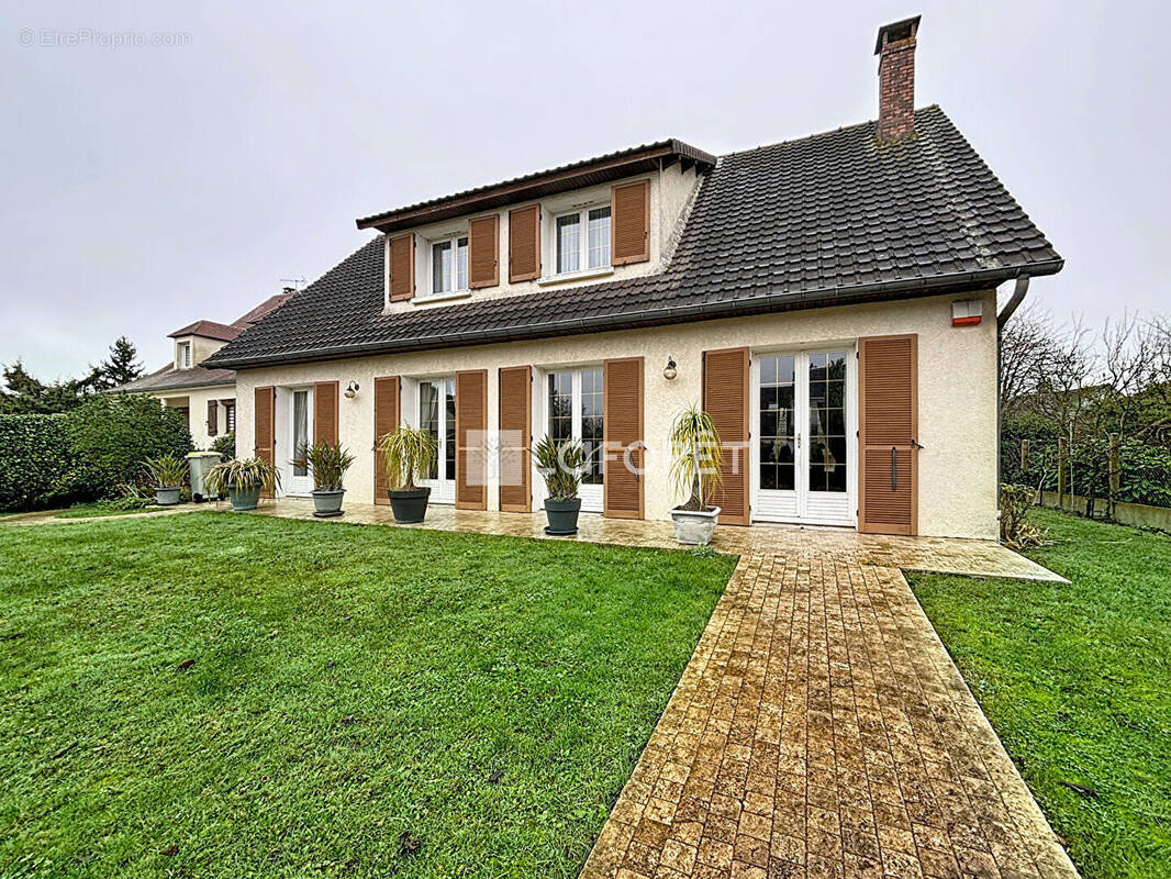 Maison à MOISSY-CRAMAYEL