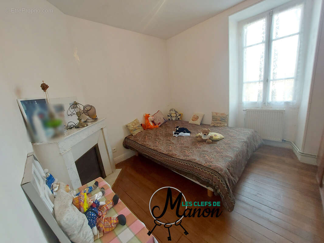 Maison à CHATEAUPONSAC