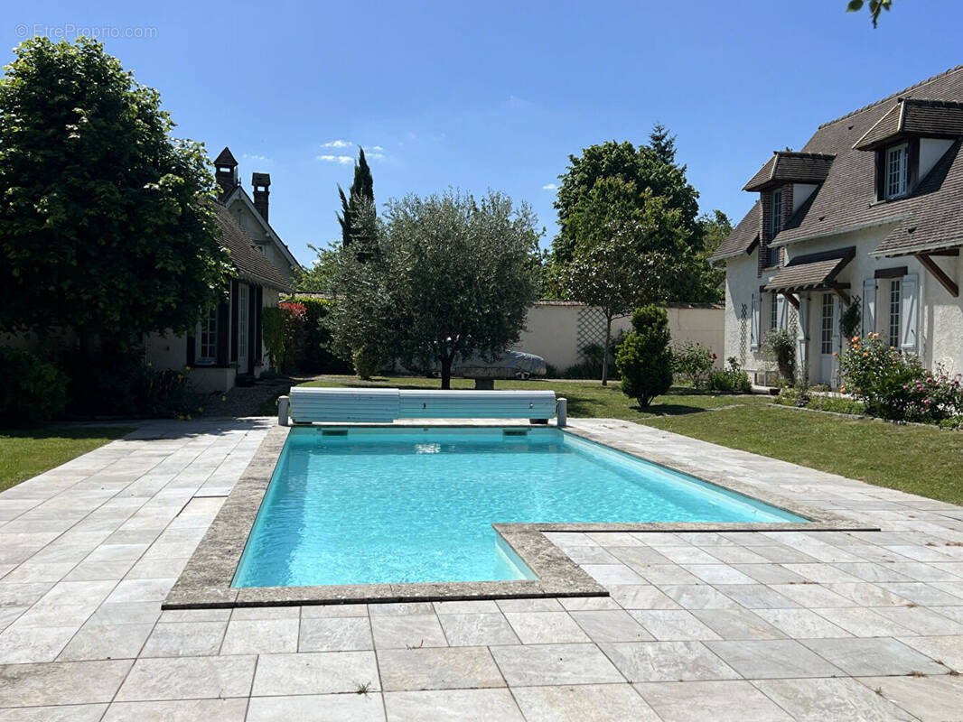 Maison à HOUDAN