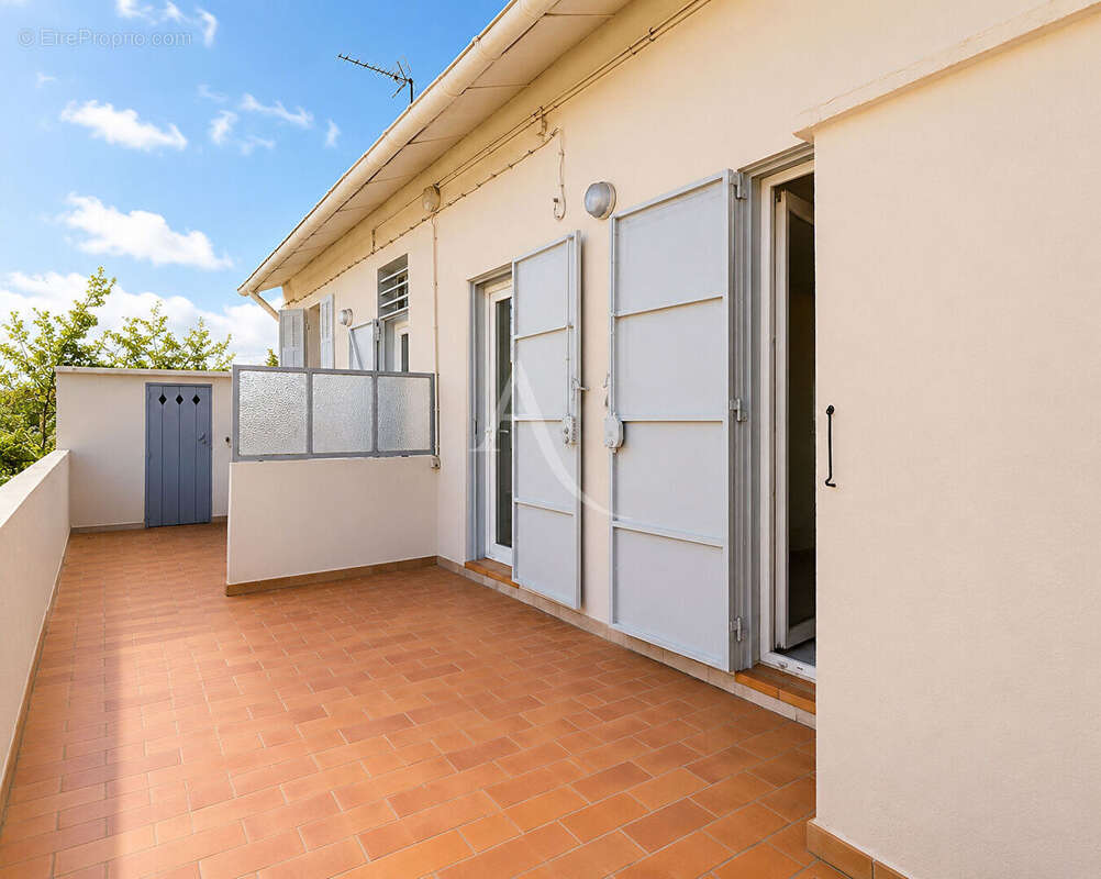 Appartement type 4/5 / terrasse / cave - photo 2