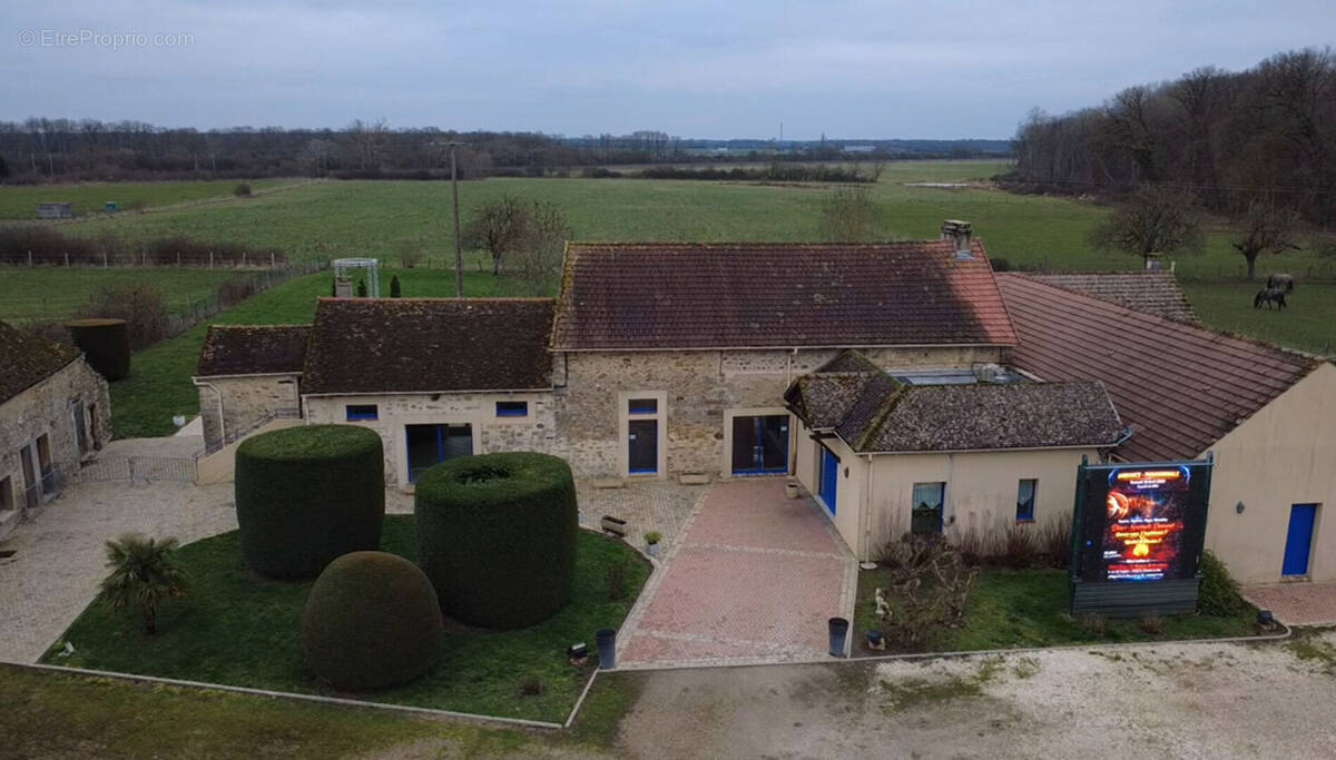 Commerce à LE CHATELET-EN-BRIE
