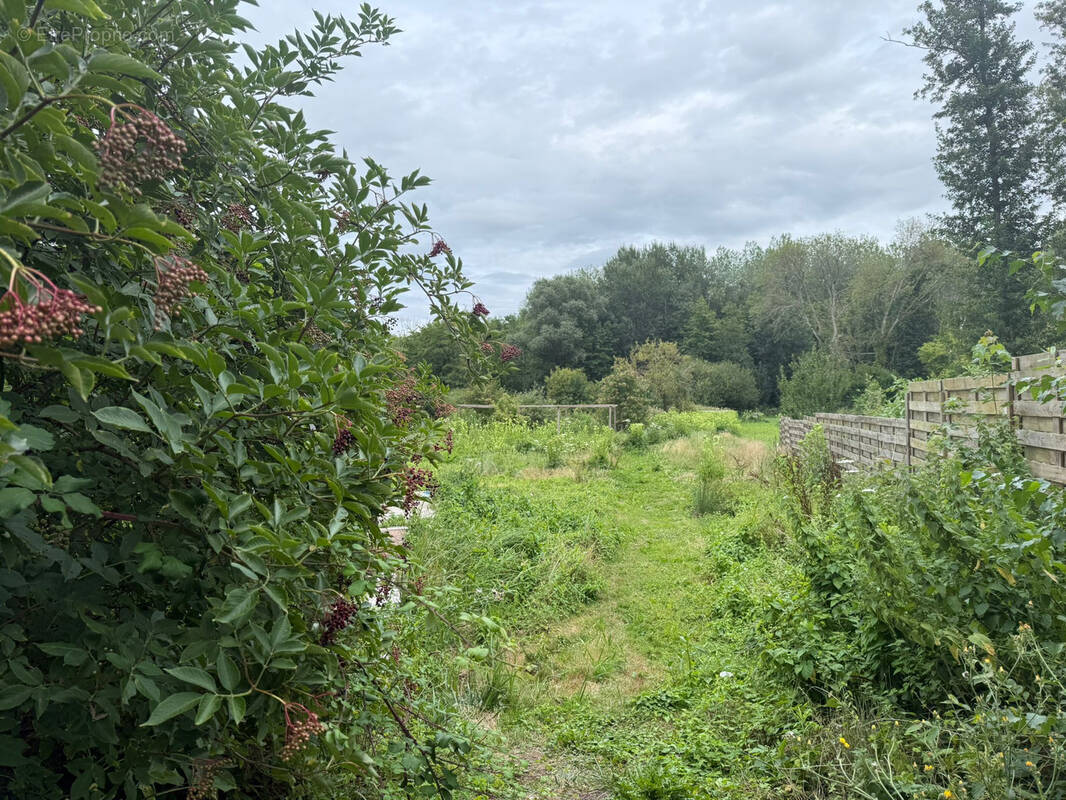 Terrain à ORMOY-LA-RIVIERE