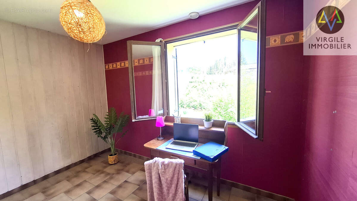 Maison avec terrasse, grand terrain, plage privative et fort potentiel à Rochejean - photo 14