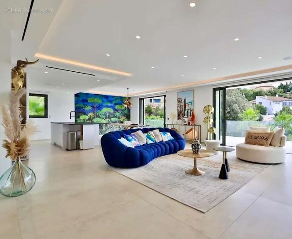 Dpt Var (83), à vendre SAINTE MAXIME maison P6 de 280 m² - Terrain de 1637 m² - photo 6