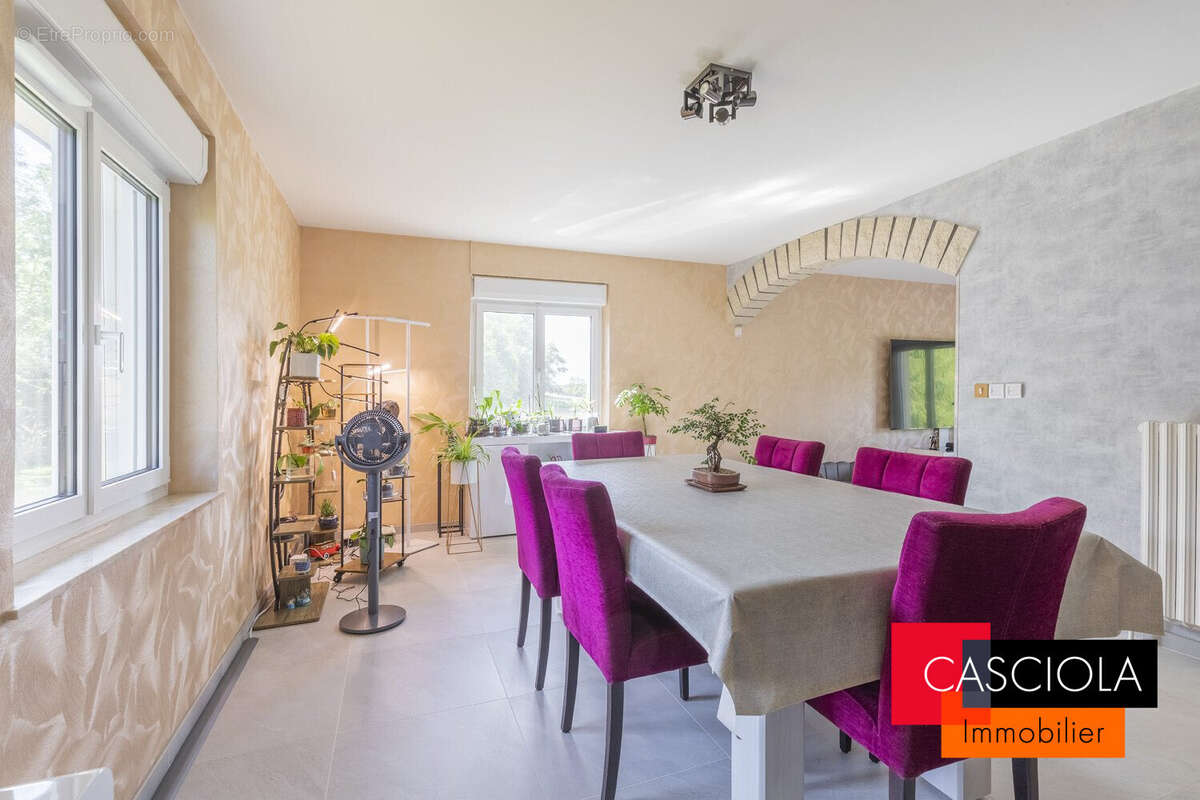 Maison 216 m² à Courcelles-Chaussy  - photo 5