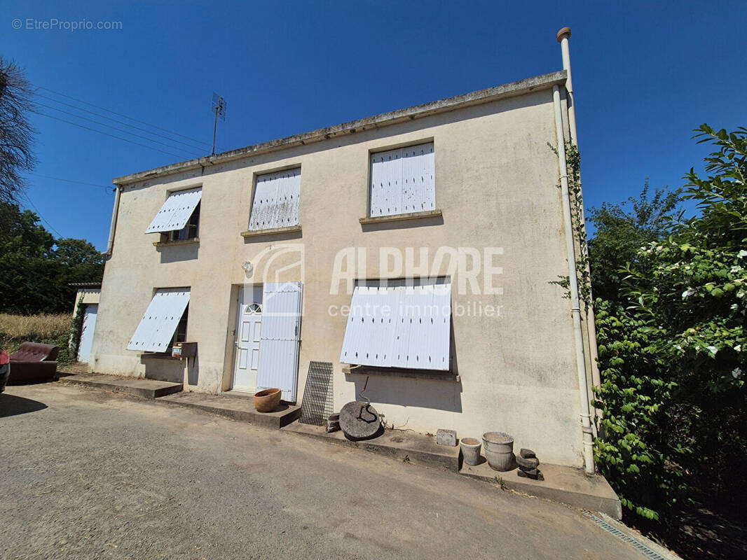 Maison à BOURNEZEAU