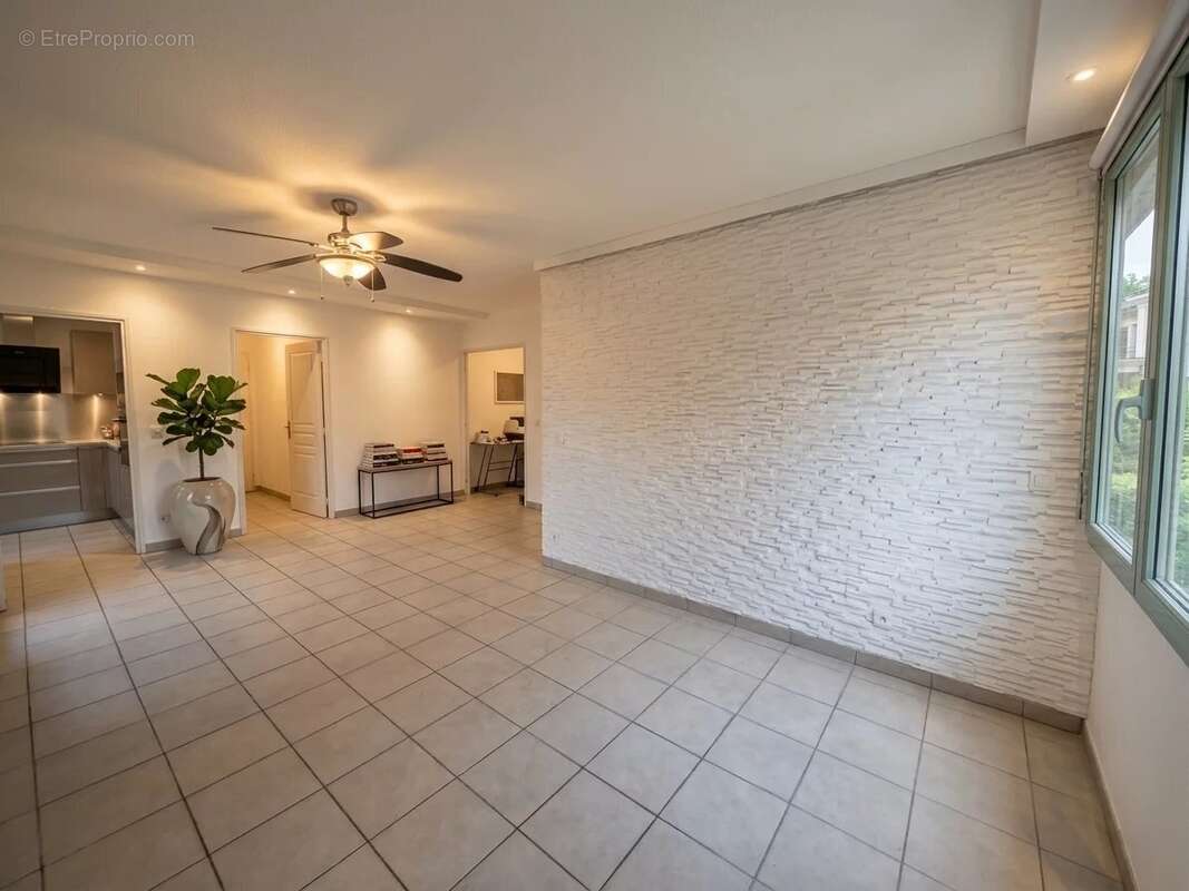 Appartement à VALLAURIS