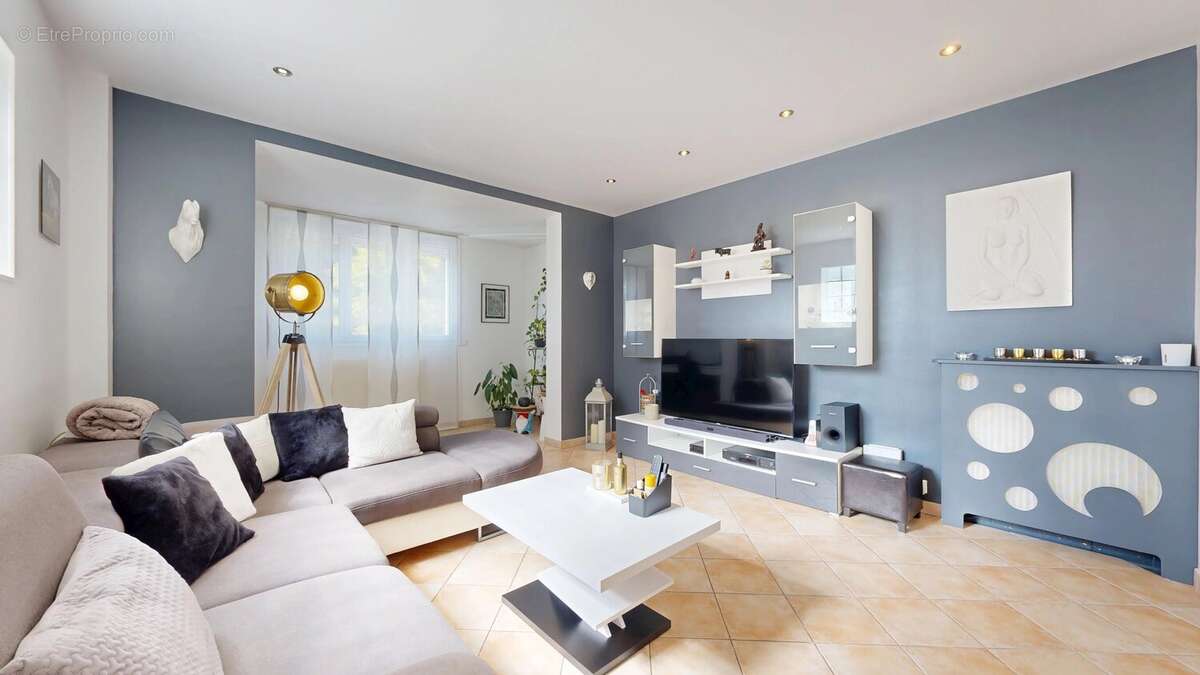 Maison 92 m² à Montfermeil  - photo 2