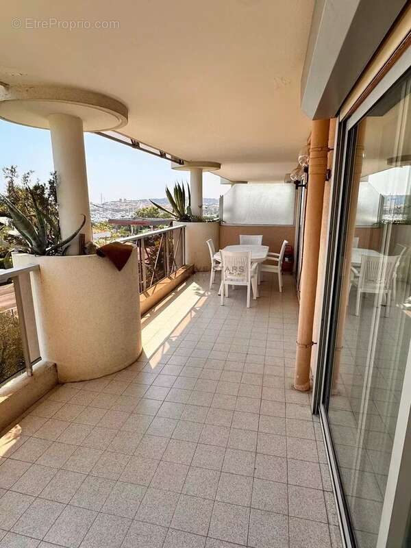 Appartement Vue Mer avec Terrasse et Garage à Antibes - photo 2