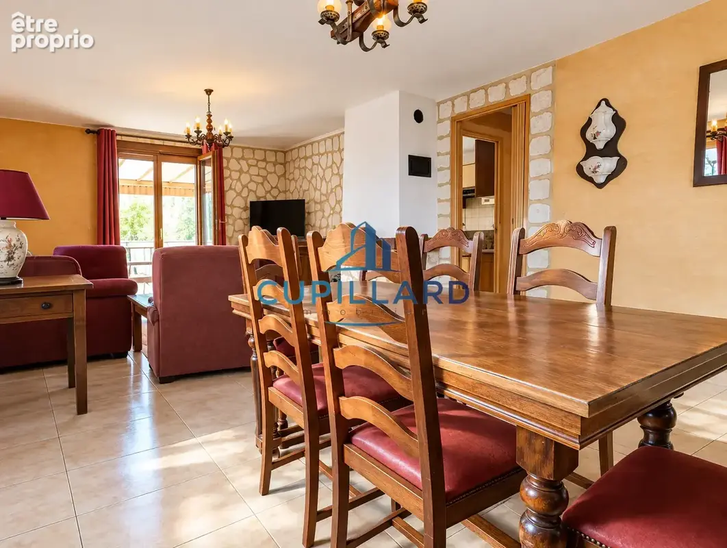 Maison de plain-pied avec jardin, véranda et dépendances à Villerest 42300 - photo 3
