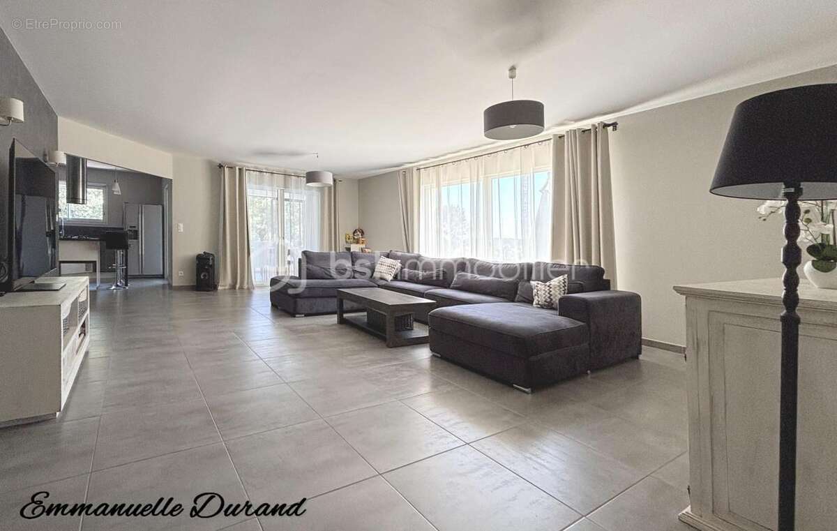 Suze-la-Rousse : Maison de plain-pied d'exception avec piscine et prestations haut de gamme - photo 3