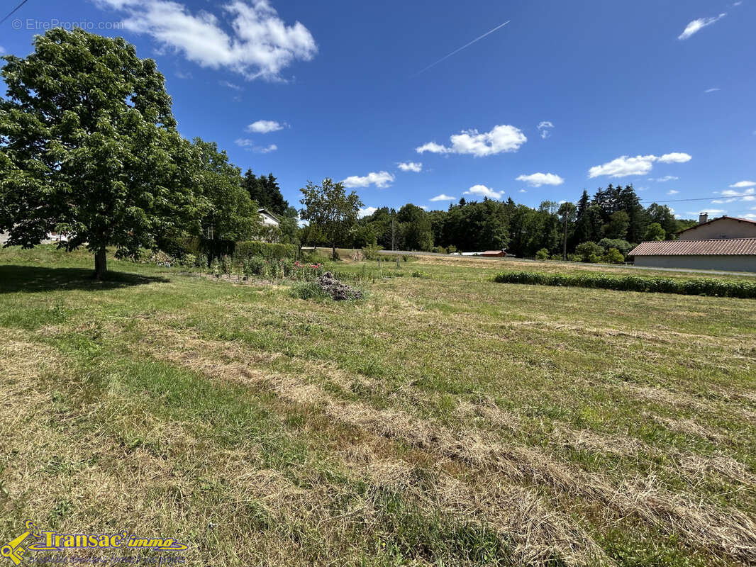 Corps de ferme 4 pièces 118m2 avec dépendances et terrain - photo 14