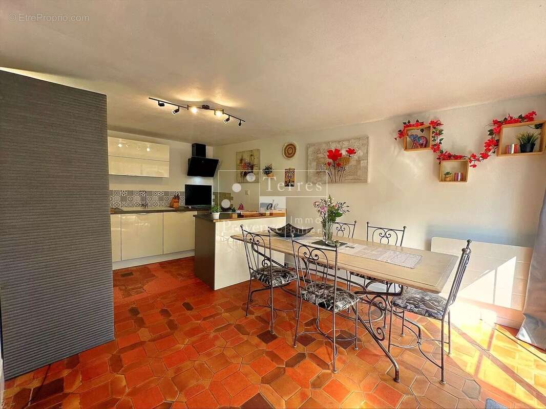 Maison à FOX-AMPHOUX