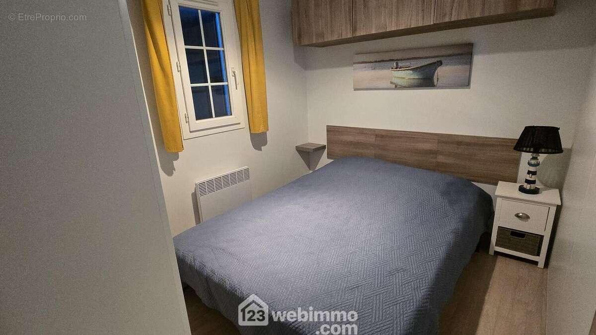 Chambre parentale avec placard - Maison à TALMONT-SAINT-HILAIRE