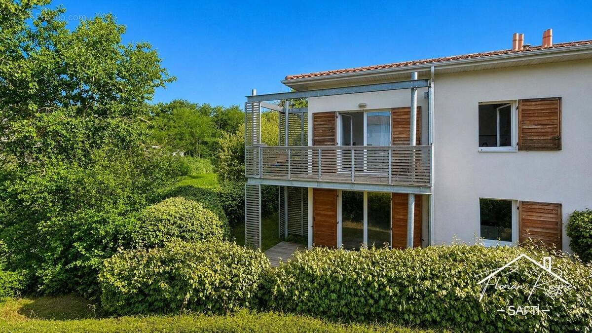 Photo 1 - Appartement à PAREMPUYRE