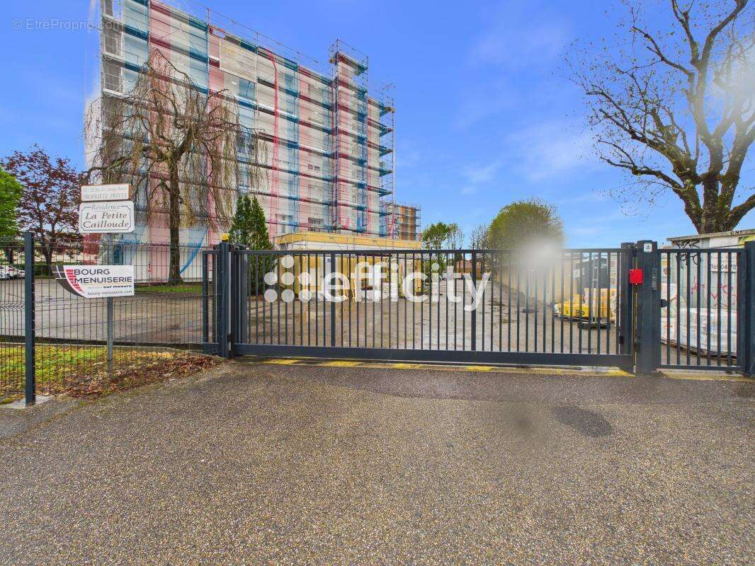 Appartement à PERONNAS