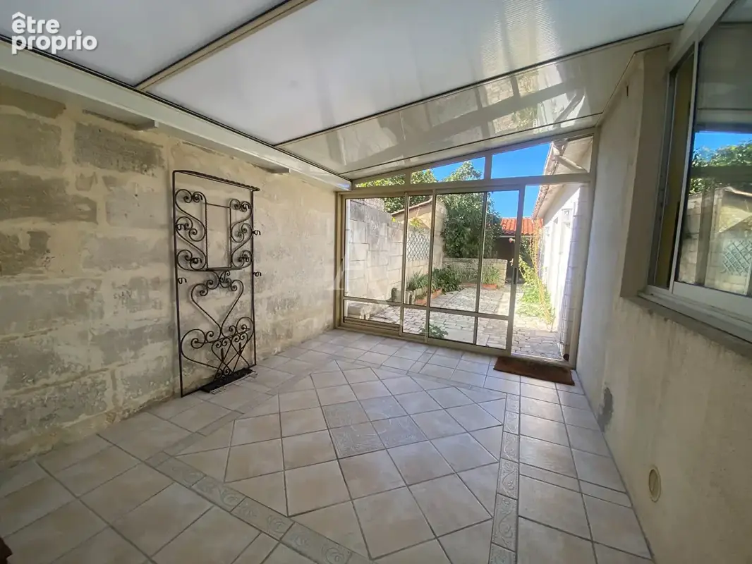 Maison de ville à étage avec jardin et dépendances - photo 3