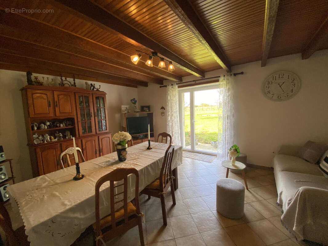 salon sam - Maison à CHATENET