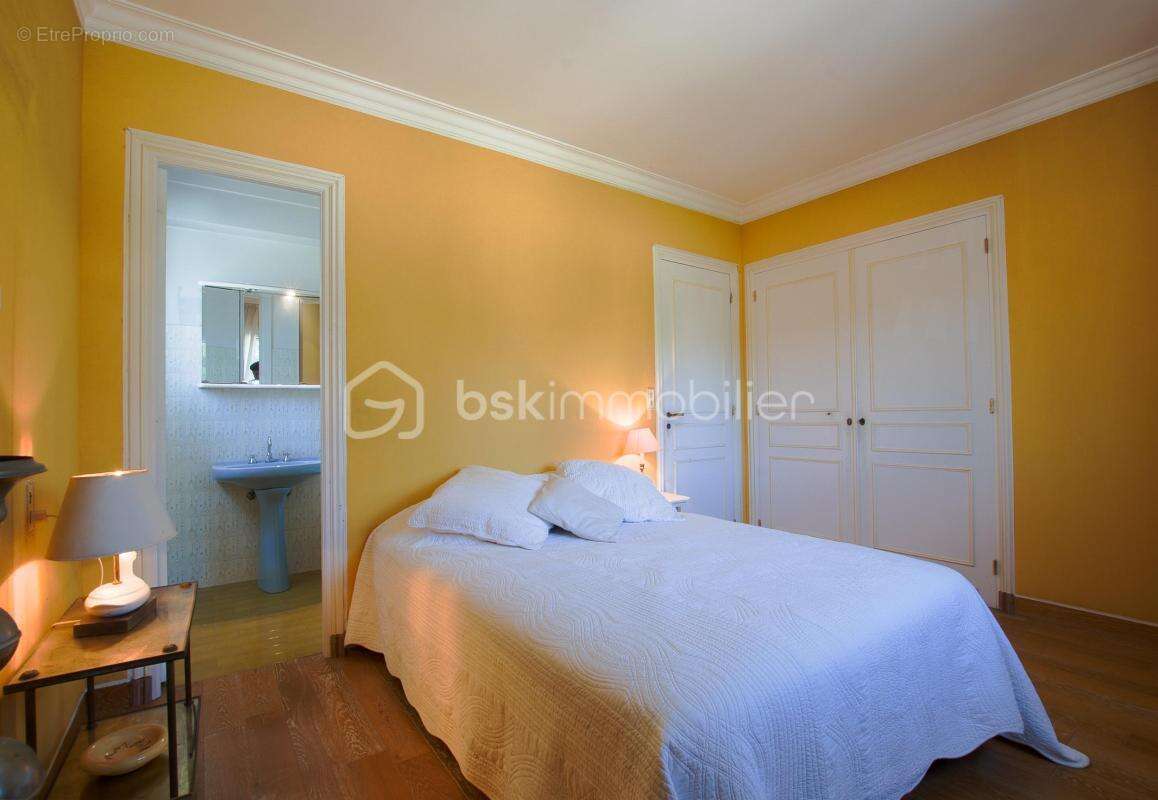 Vue mer panoramique – 320 m² – Maison, appartement et 3 studios indépendants – Piscine - photo 10
