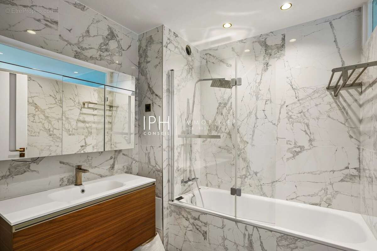 Appartement à NEUILLY-SUR-SEINE