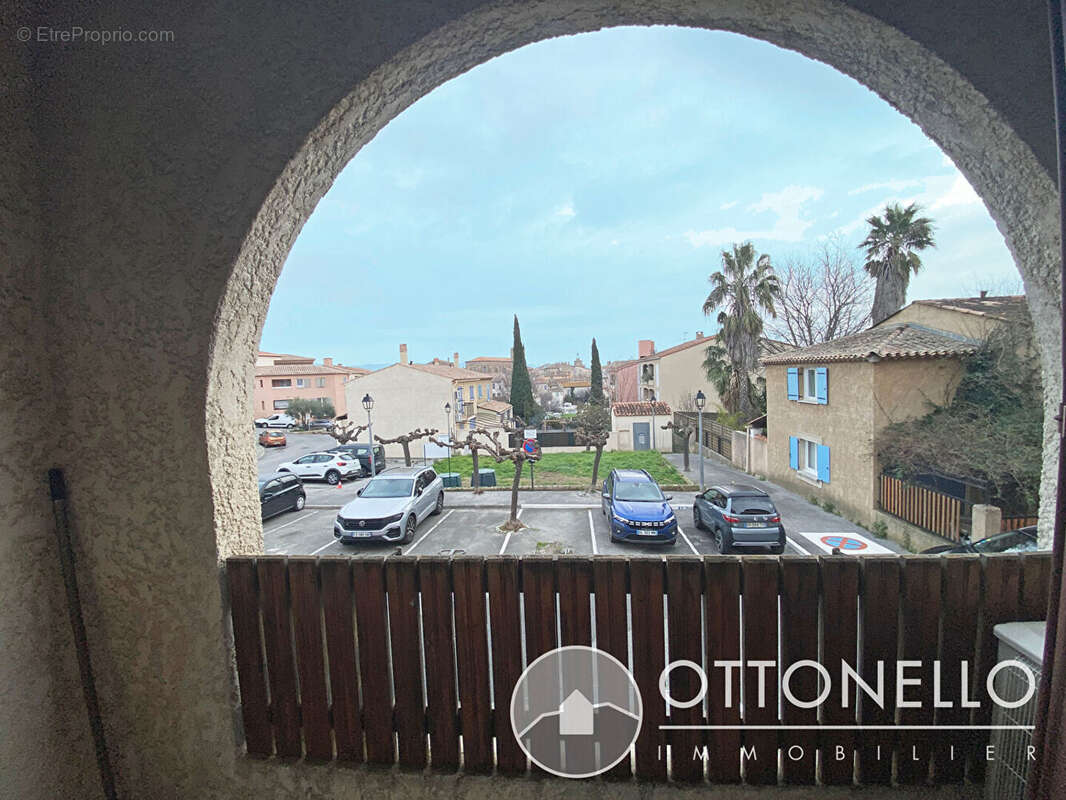 Appartement à ROQUEBRUNE-SUR-ARGENS