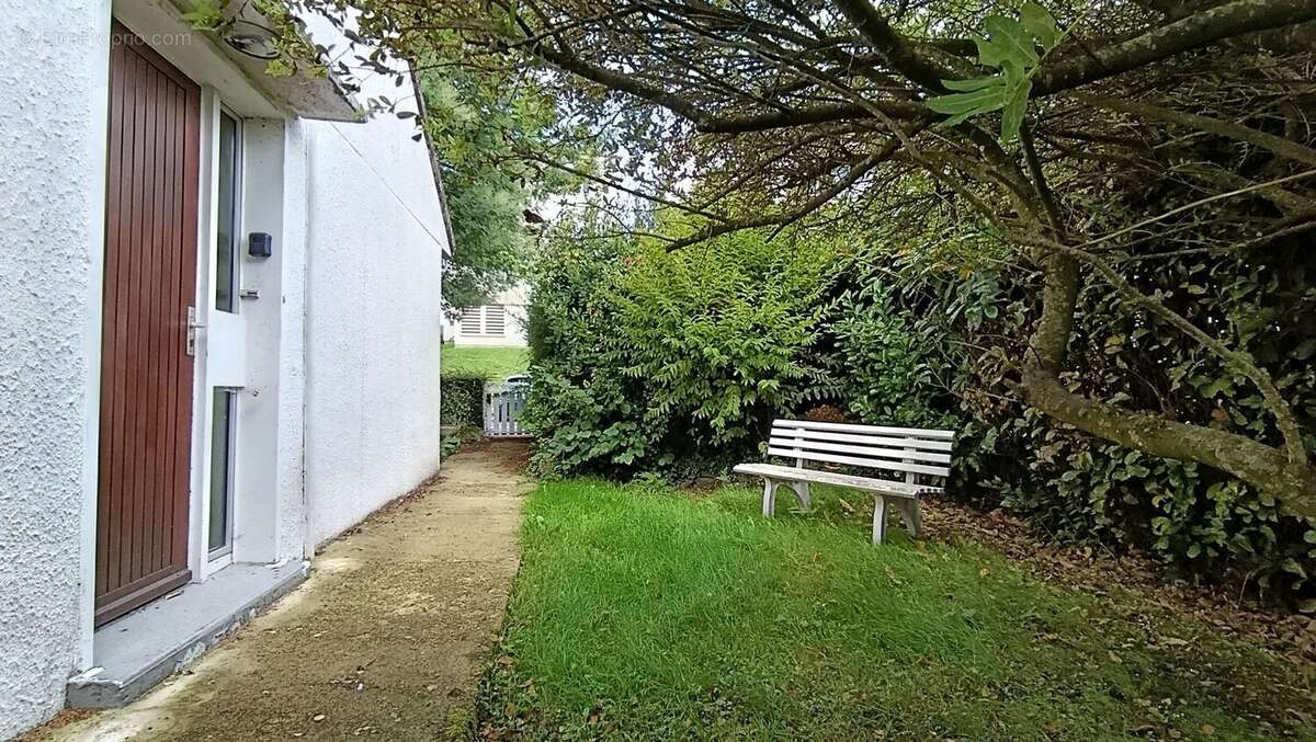 Maison à CONDE-SUR-VIRE