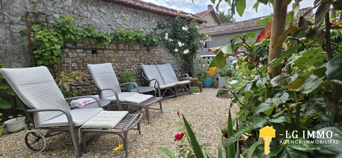 Maison à SAINT-THOMAS-DE-CONAC