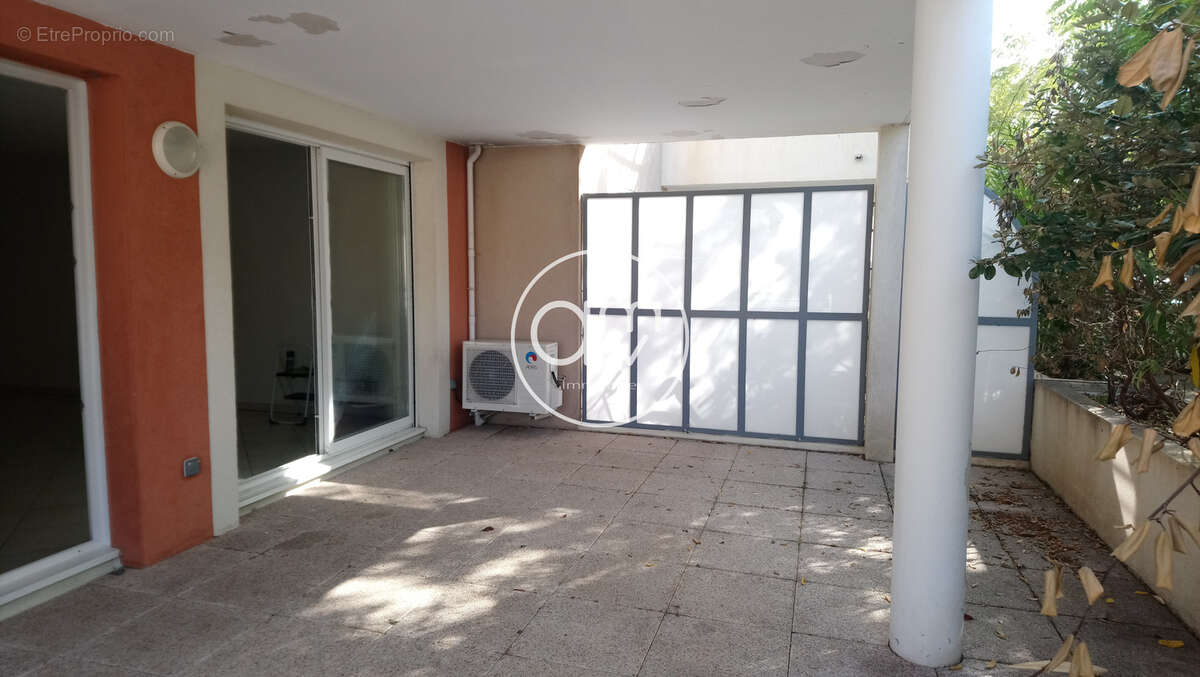 En vente à Hyères (83) : grand appartement avec terrasse - photo 11