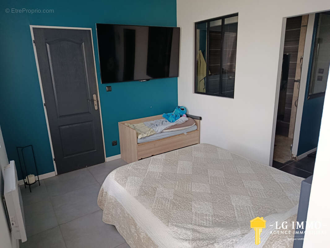 Maison rénovée avec dépendances au calme - photo 9