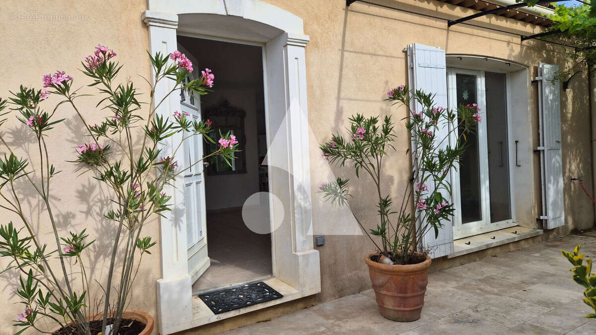 A vendre Villa T5 + Studio à Tavernes - photo 4