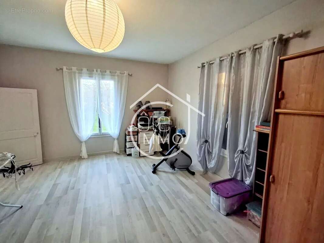 Maison à COURS-DE-PILE