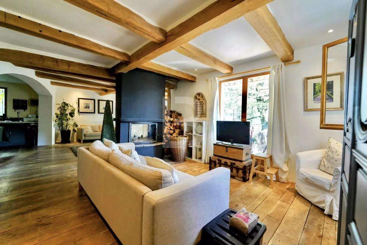 Maison à GREOLIERES