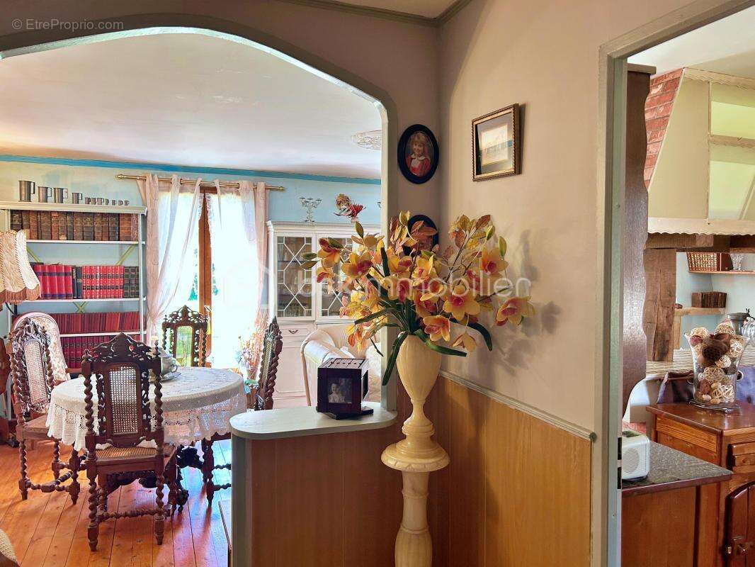 Maison à LES MESNULS